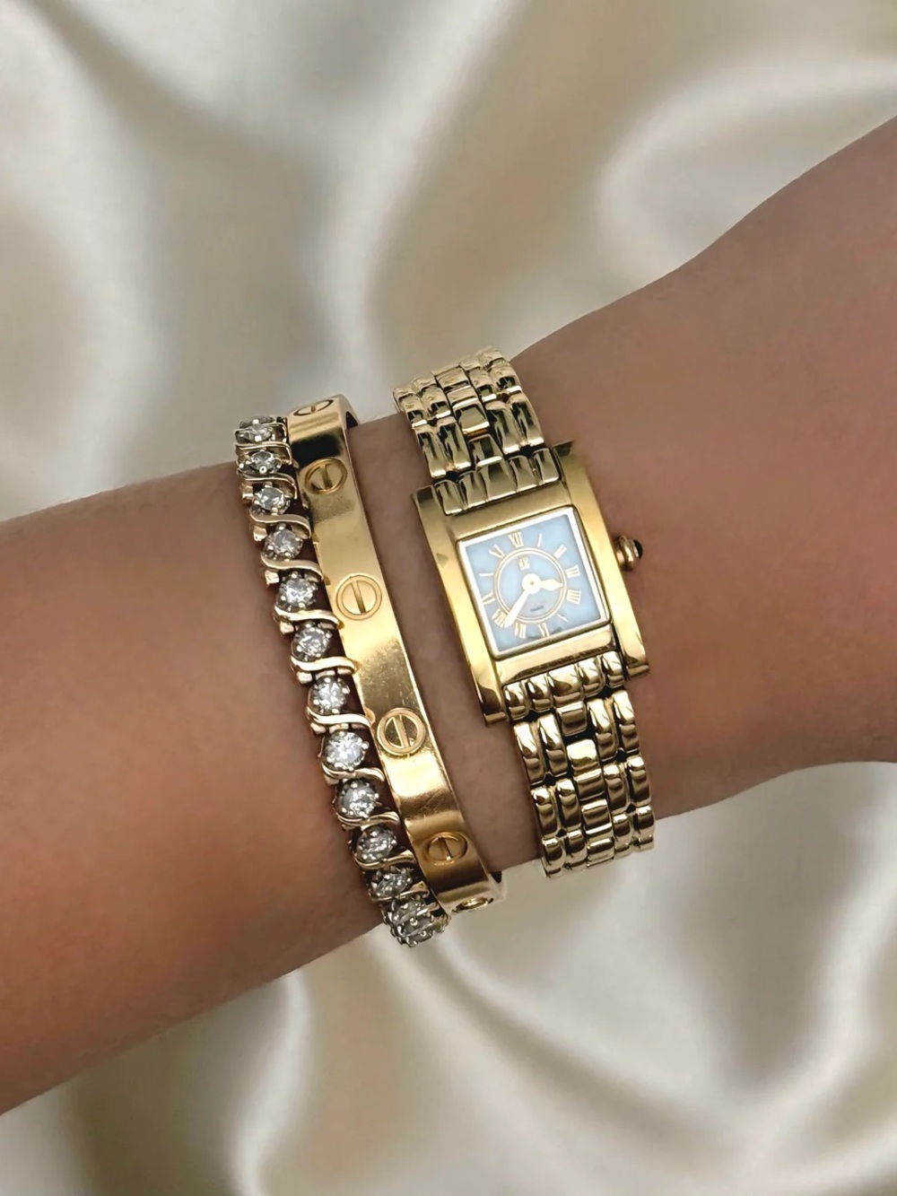 AUTHENTIC RARE VINTAGE GIVENCHY MOTHER-OF-PEARL DAINTY WATCH - Picture 2 of 7